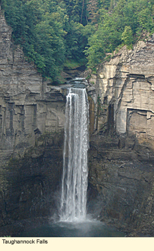 Taughannock Falls in Taughannock Falls State Park near Ithaca, New York, USA.